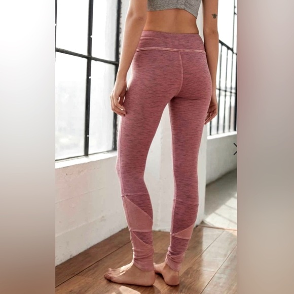 FP Movement by Free People Pants - Free People
FP Movement Kyoto Utility-Pocket Leggings
Size Small
Faded Red